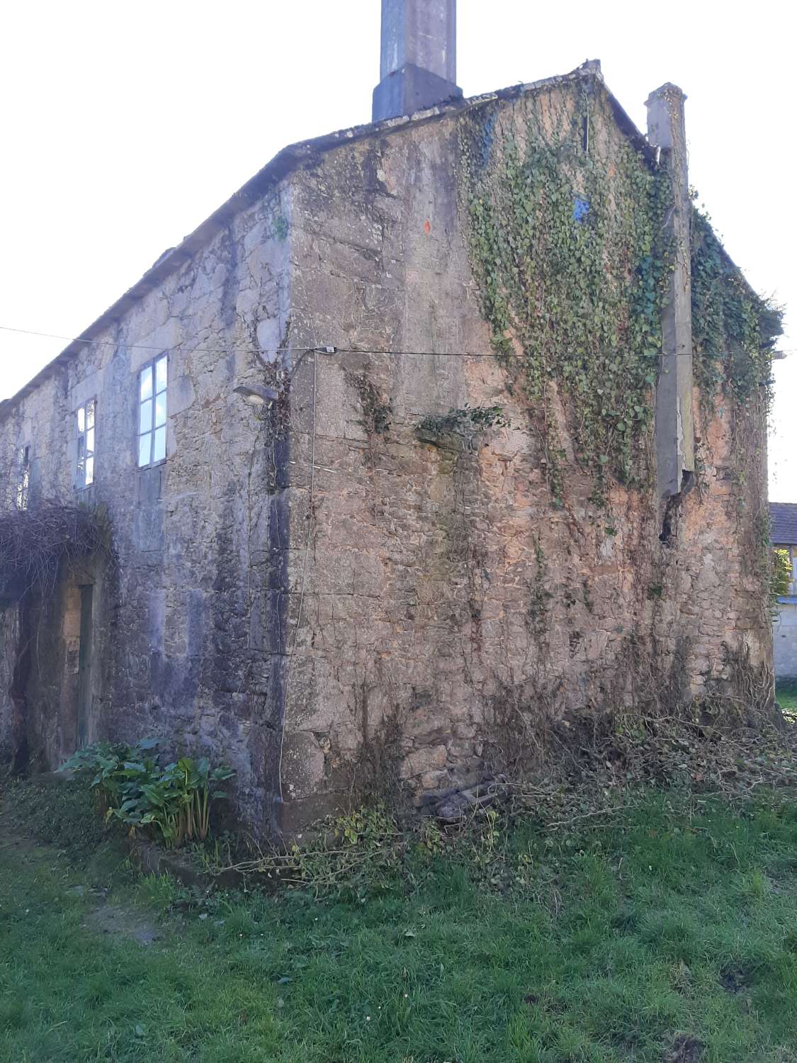 Beautiful country house to restore.