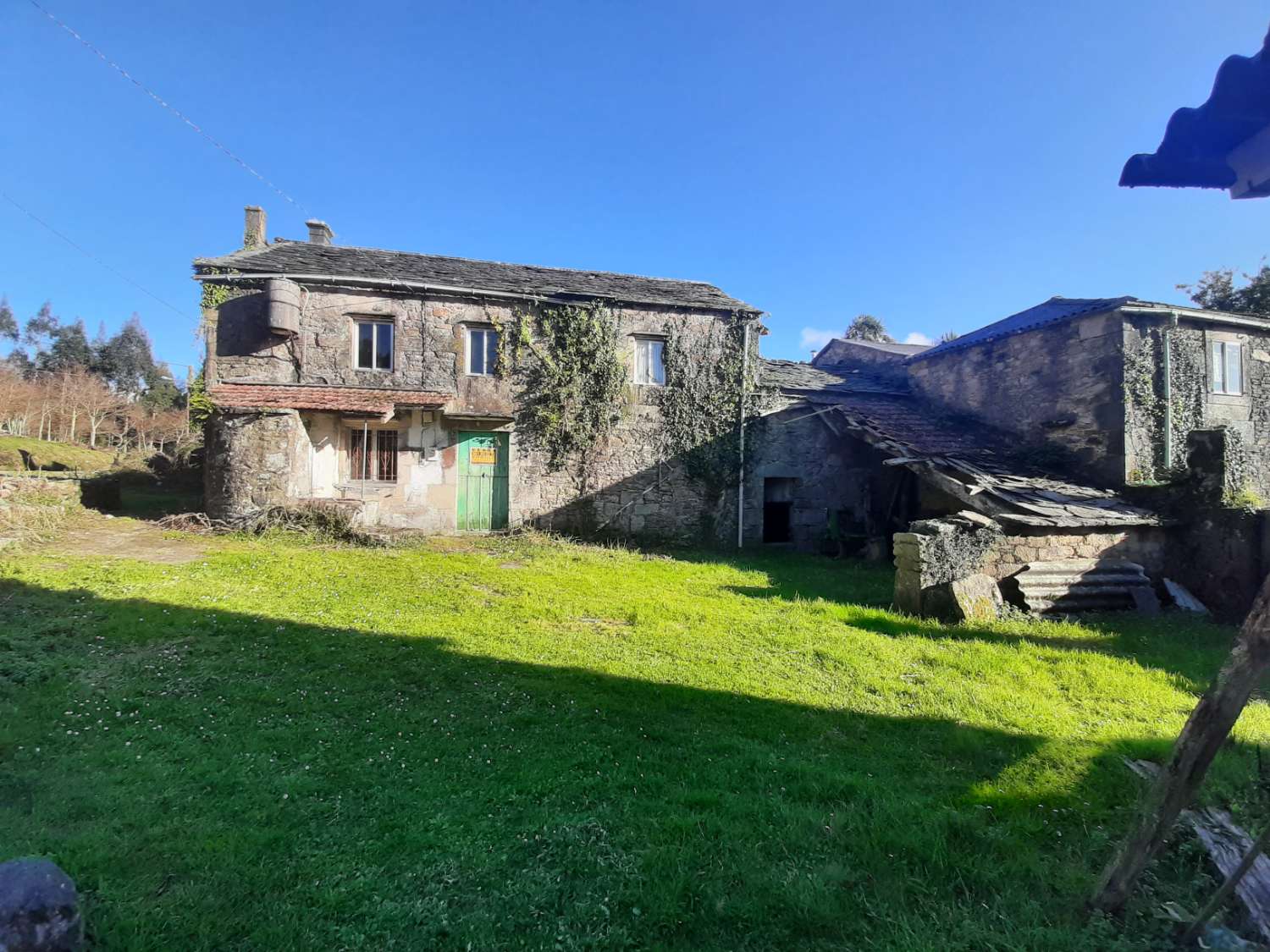 Beautiful country house to restore.