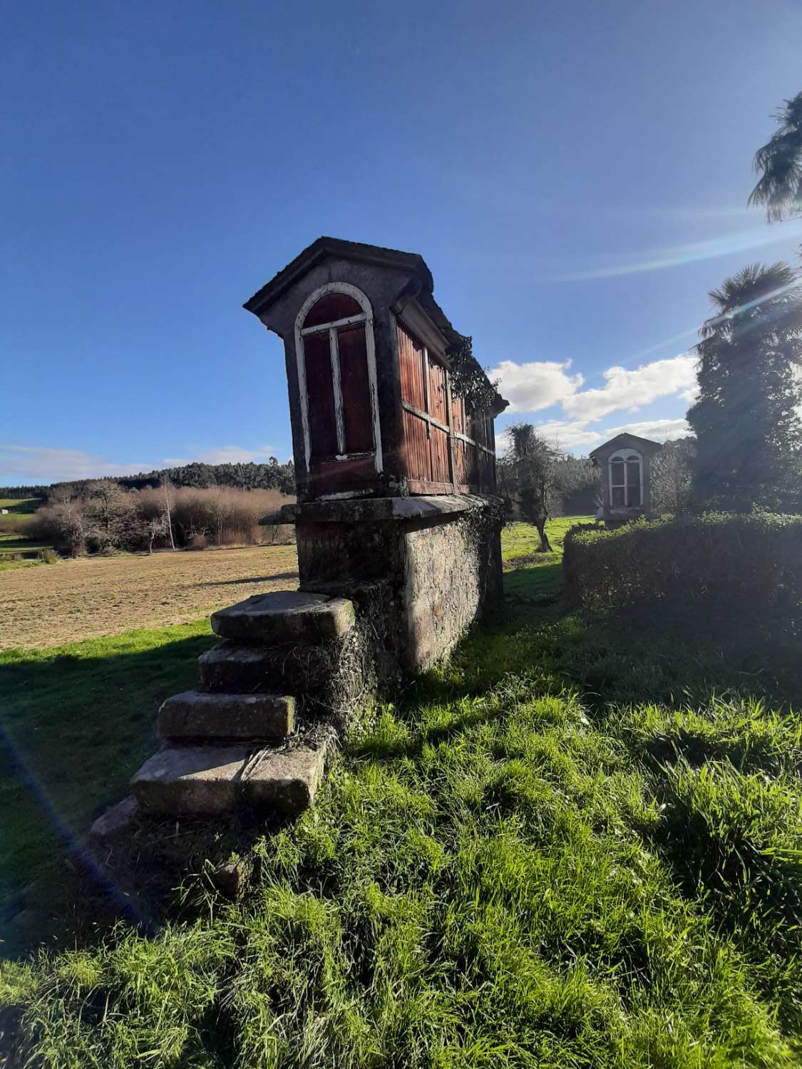 Landhus til at restaurere.