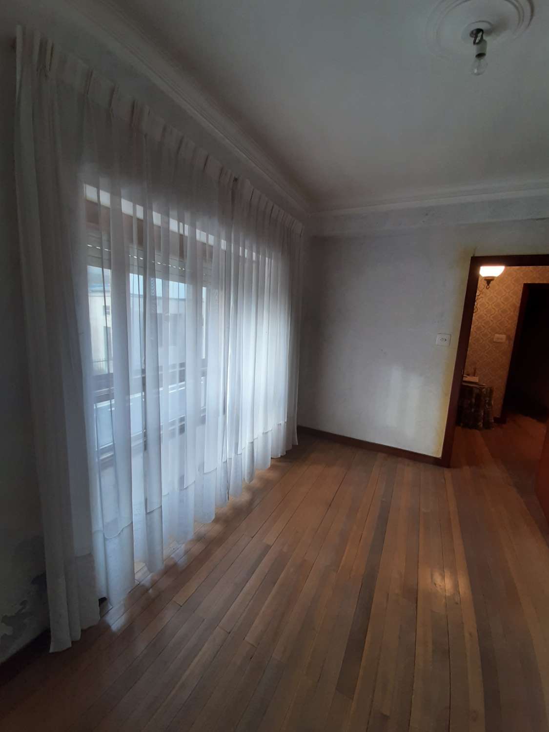 We hebben dit prachtige appartement te koop gezet, met een commerciële begane grond, in As Neves, A Capela.