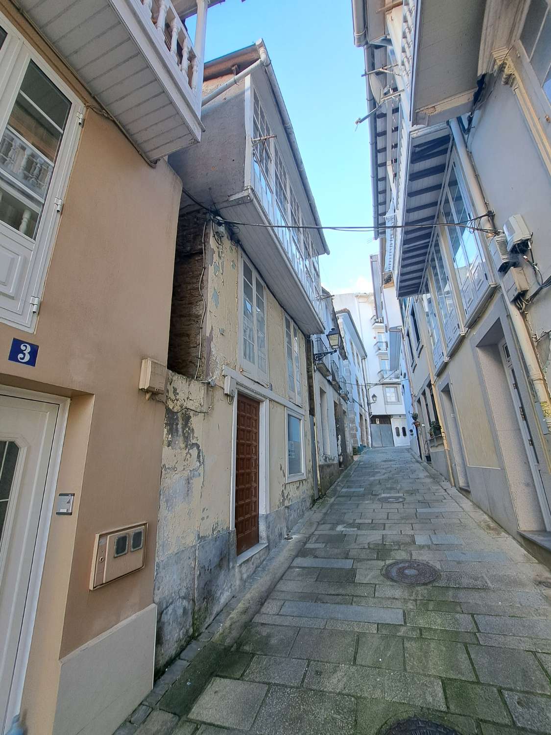 Maison indépendante à vendre au centre de Pontedeume.