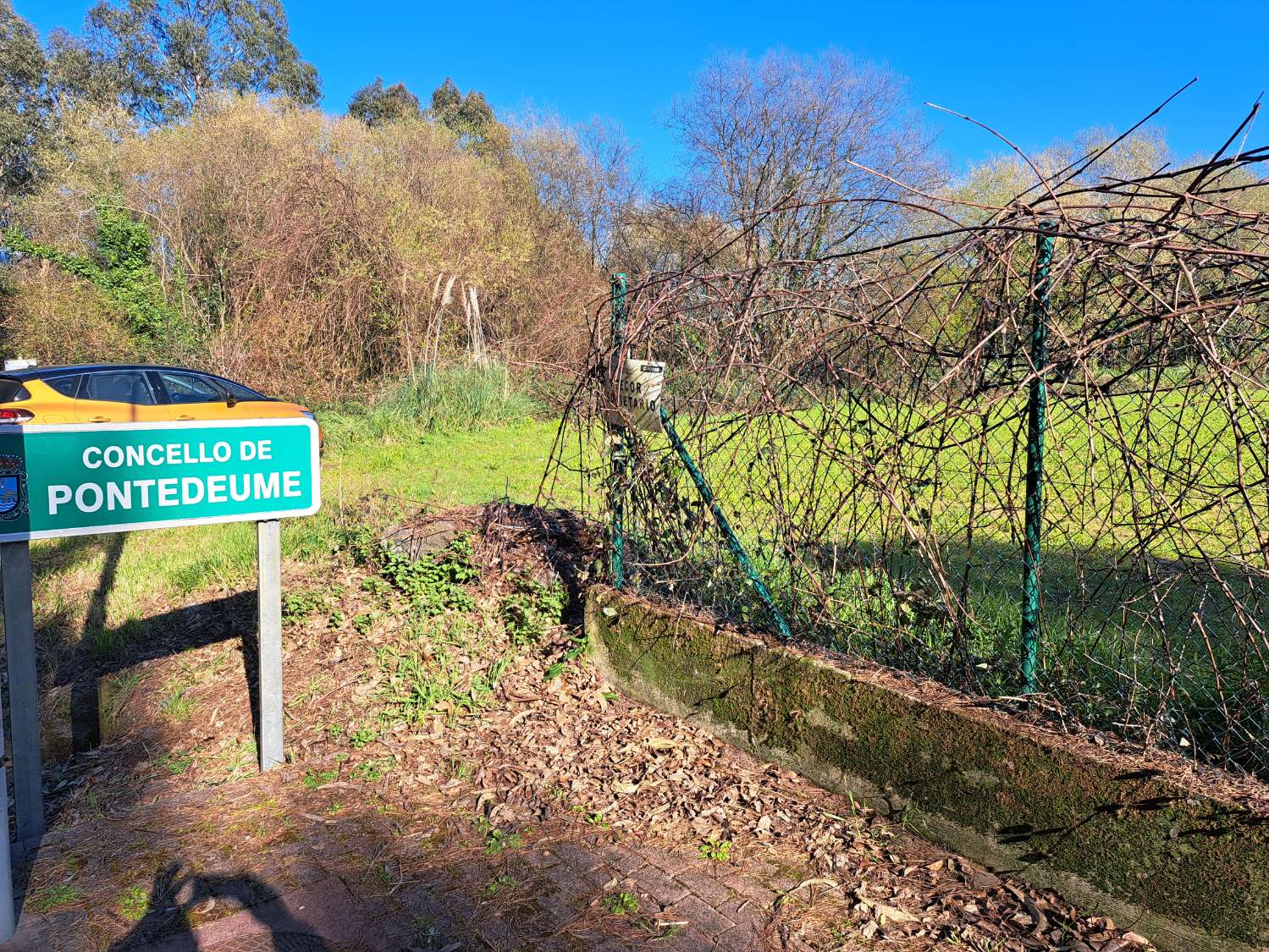 Wir verkaufen bebaubares Land in Miño.