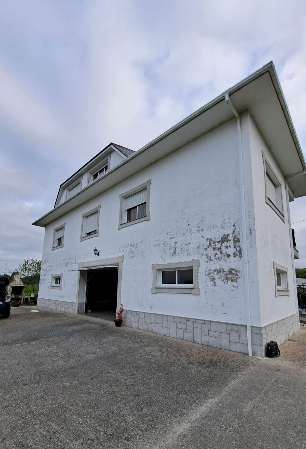 Huis met stedelijk perceel van 7.700 m2.