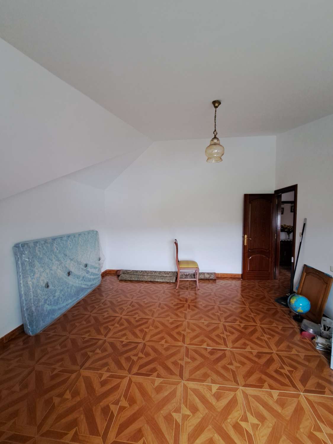 Casa con proprietà urbana di 7.700 mq.