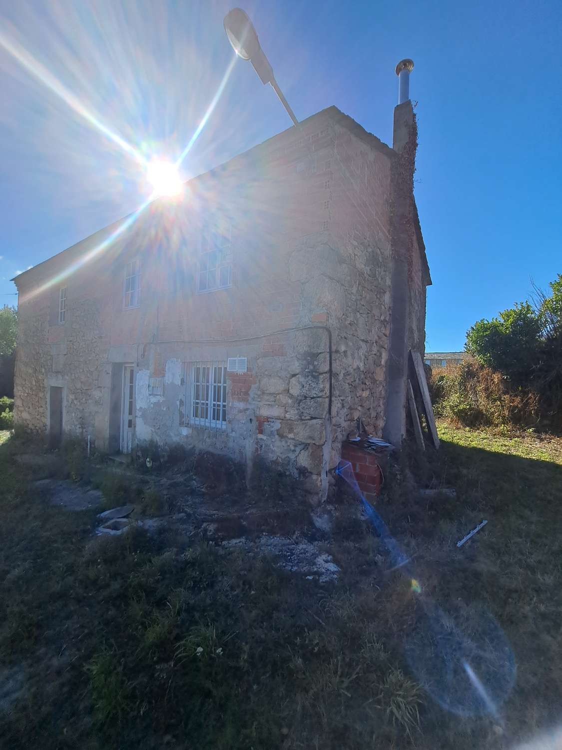 Vi sælger hus og grund i Corbelle, Vilalba.