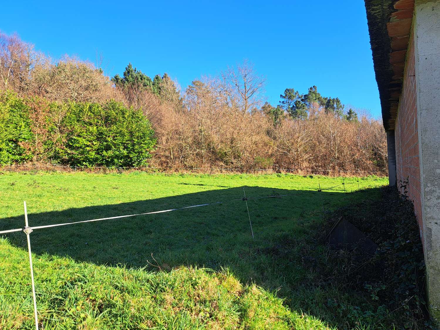 Nous vendons une maison et un terrain à Corbelle, Vilalba.