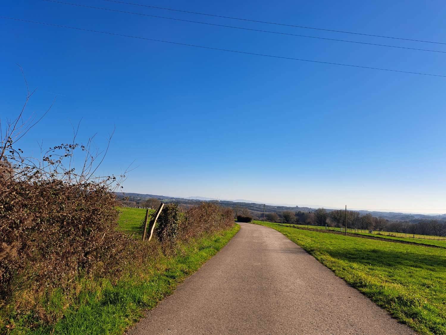 Nous vendons une maison et un terrain à Corbelle, Vilalba.