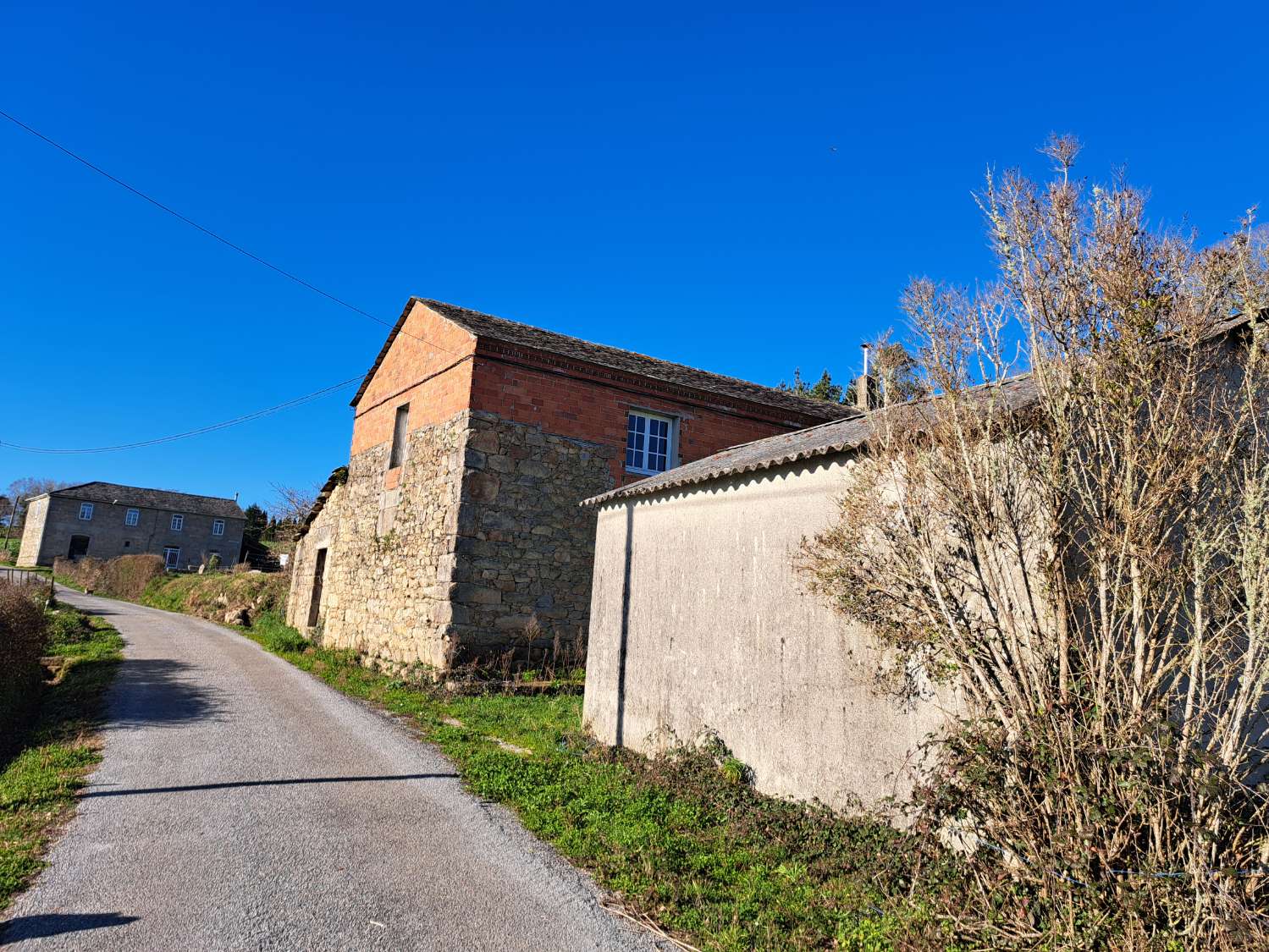 Nous vendons une maison et un terrain à Corbelle, Vilalba.