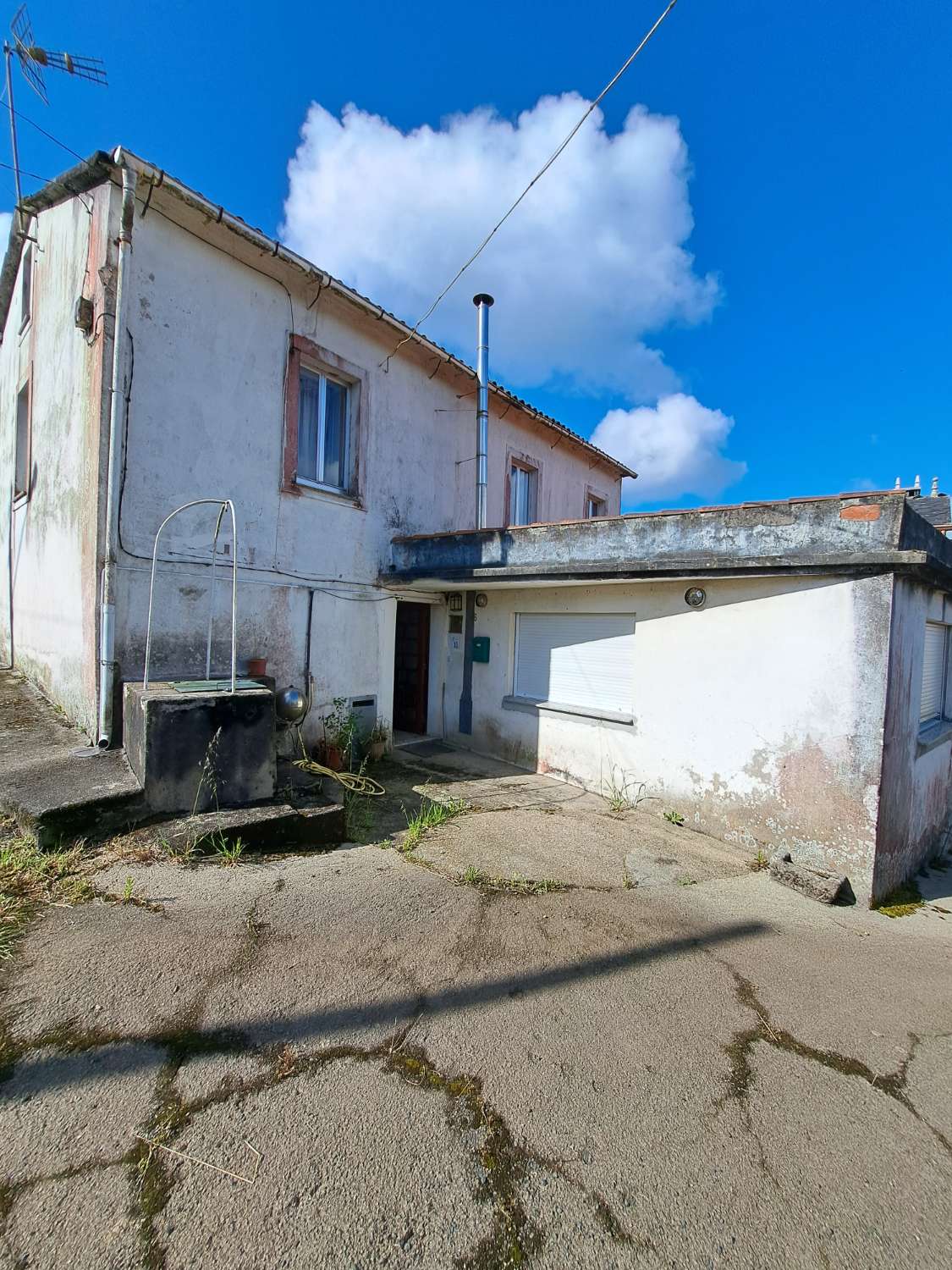 Vendemos casa en exclusiva.